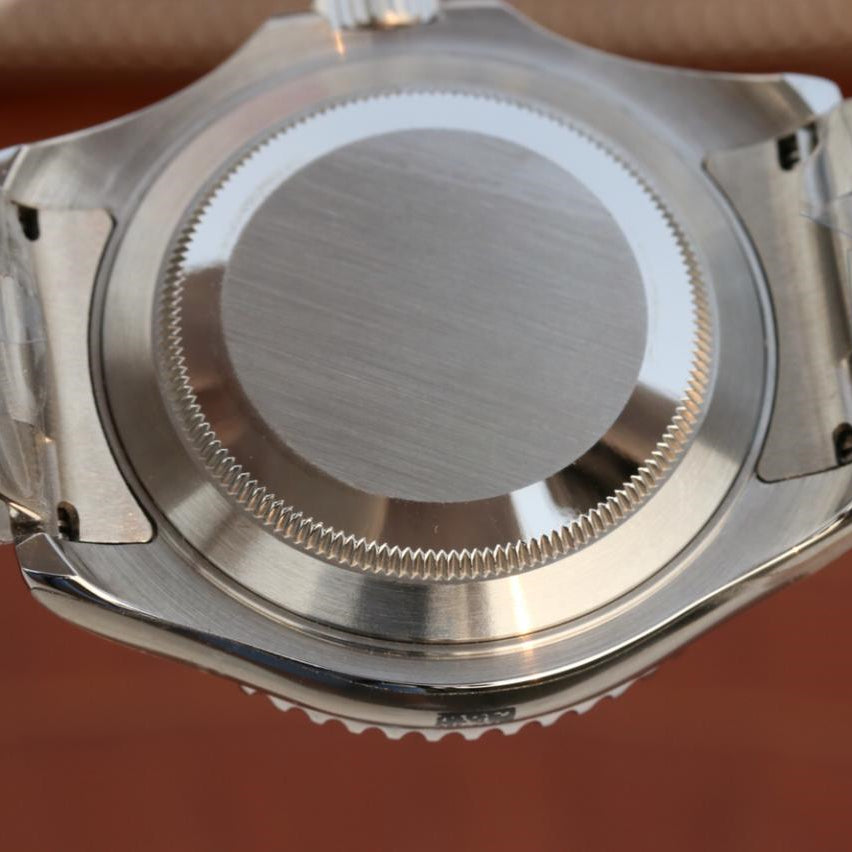 Pure Silver Black & White Dial Stainless Steel 40mm Y746