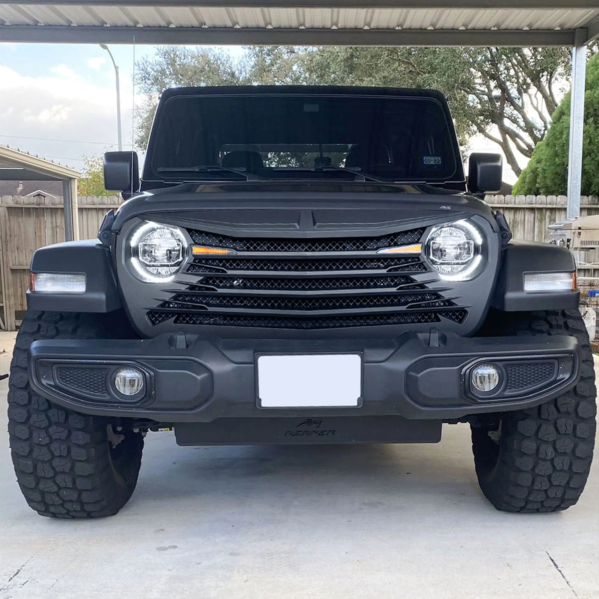 Grille with DRL V879404