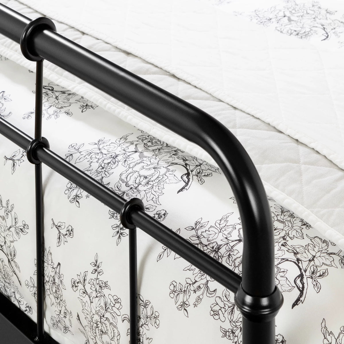 Queen Metal Platform Bed Y155810