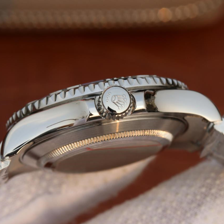 Pure Silver Black & White Dial Stainless Steel 40mm Y746